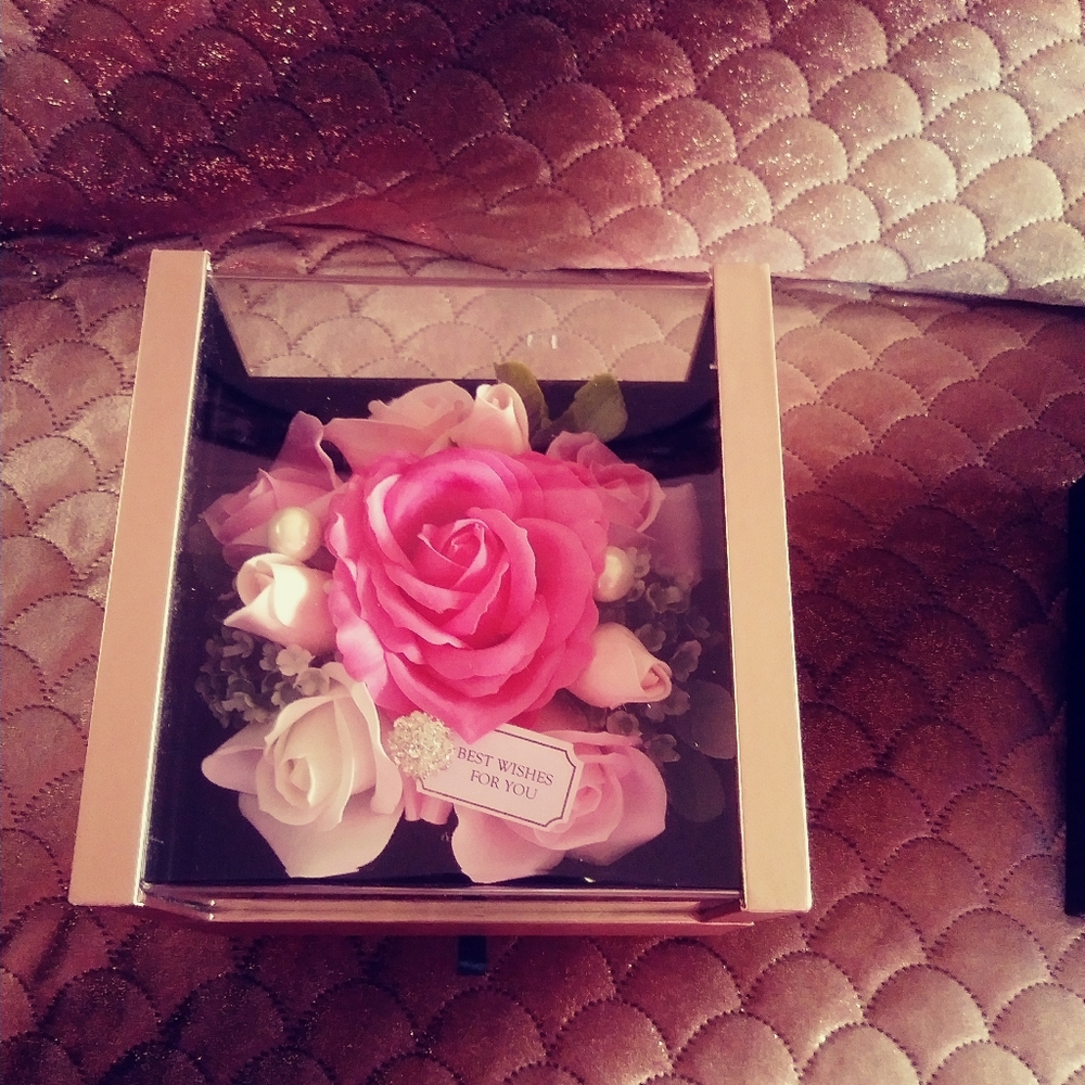 Soap flowers jewelry box